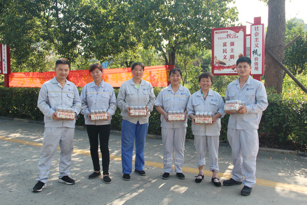 suncitygroup太阳集团工会开展&ldquo;夏送清凉&rdquo;慰问活动