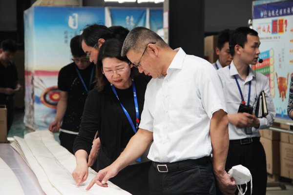 热烈欢迎海螺集团领导莅临suncitygroup太阳集团参观指导