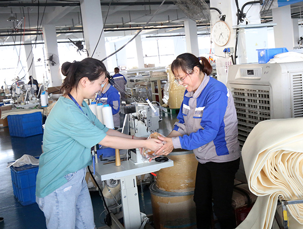 suncitygroup太阳集团慰问一线夜班员工提振精神鼓士气