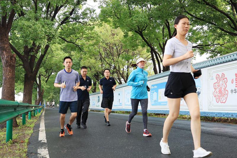 献礼建党节&mdash;&mdash;suncitygroup太阳集团环巢湖跑步活动